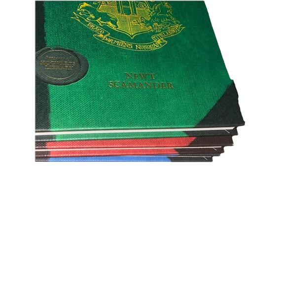 Harry Potter Hogwarts Library: 3 book Hardback Box Set - Picture 5 of 6